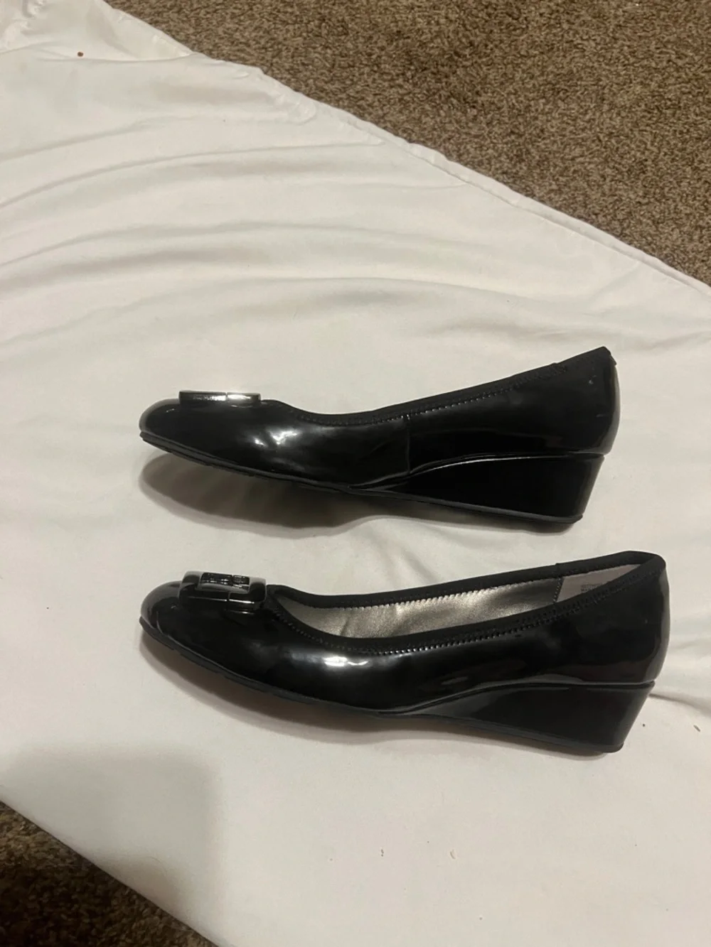 Bandolino black patent wedge   Super comfy padded insole